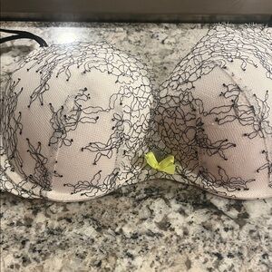 Victoria's Secret Lace Bra - Cream and Black